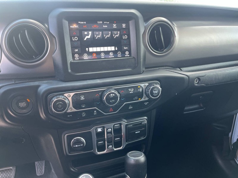 Jeep Gladiator Vehicle Image 12