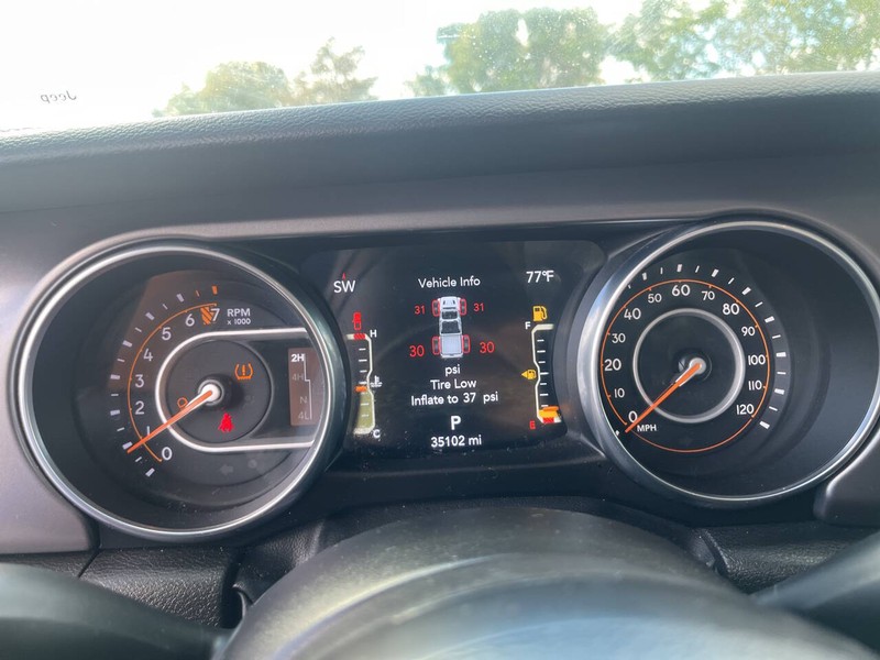 Jeep Gladiator Vehicle Image 13