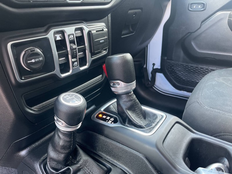 Jeep Gladiator Vehicle Image 15