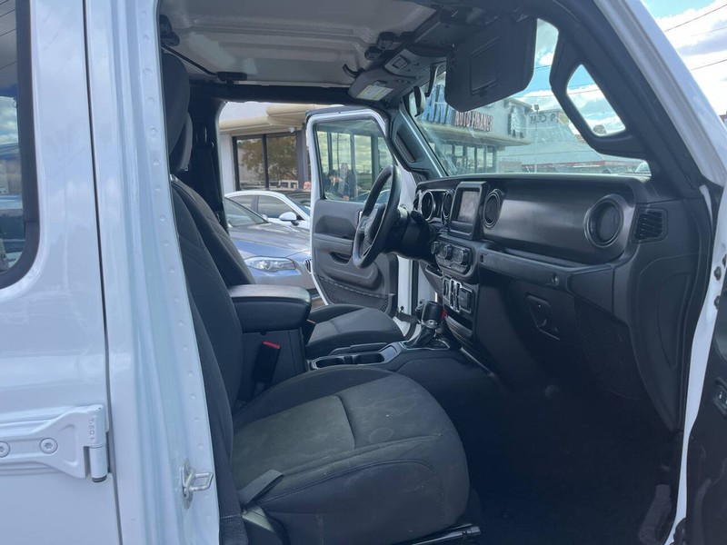 Jeep Gladiator Vehicle Image 21