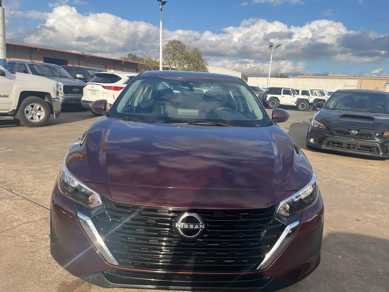 Nissan Sentra Vehicle Image 02