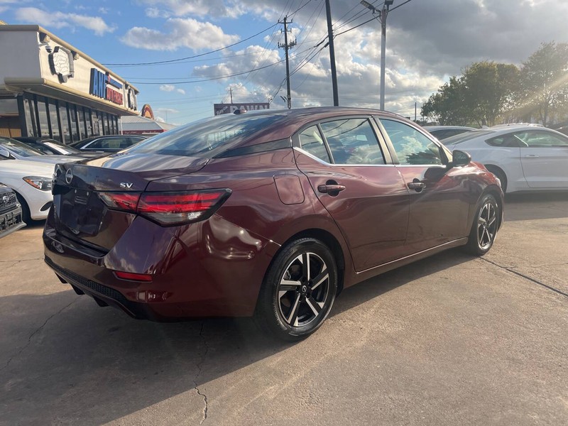 Nissan Sentra Vehicle Image 04