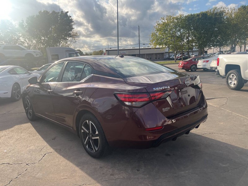 Nissan Sentra Vehicle Image 06