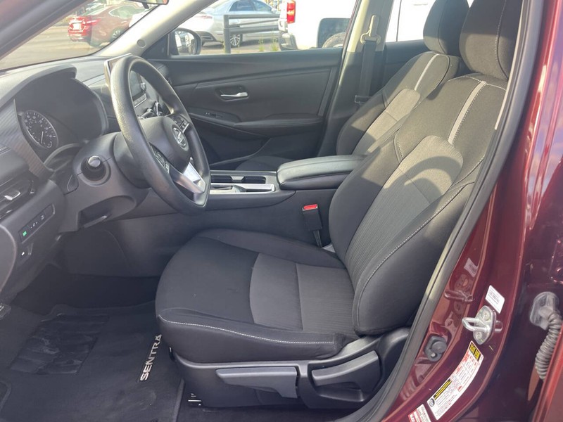 Nissan Sentra Vehicle Image 10