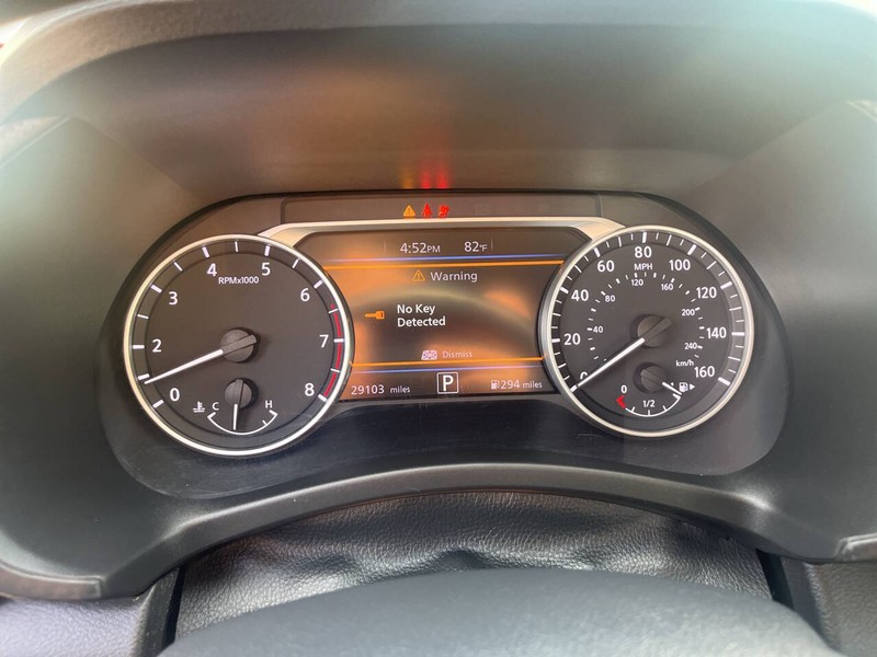 Nissan Sentra Vehicle Image 11