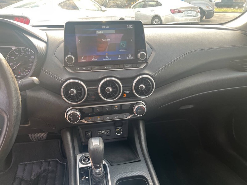 Nissan Sentra Vehicle Image 13