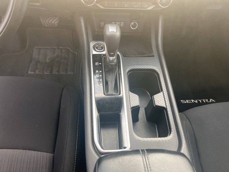 Nissan Sentra Vehicle Image 14
