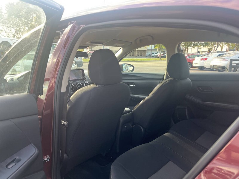 Nissan Sentra Vehicle Image 16