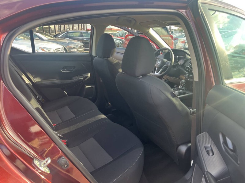 Nissan Sentra Vehicle Image 17