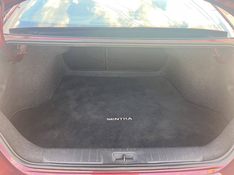 Nissan Sentra Vehicle Image 18