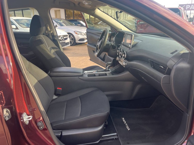 Nissan Sentra Vehicle Image 19