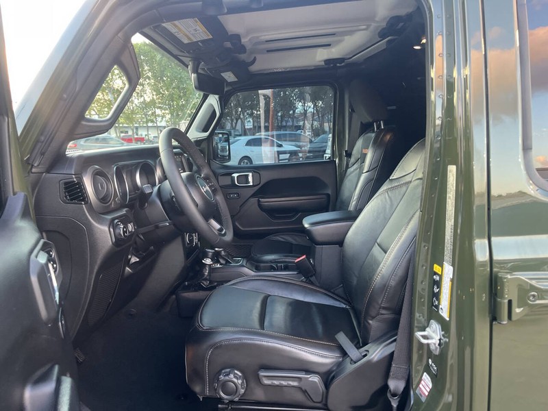 Jeep Gladiator Vehicle Image 11