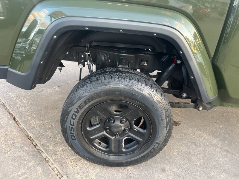 Jeep Gladiator Vehicle Image 18