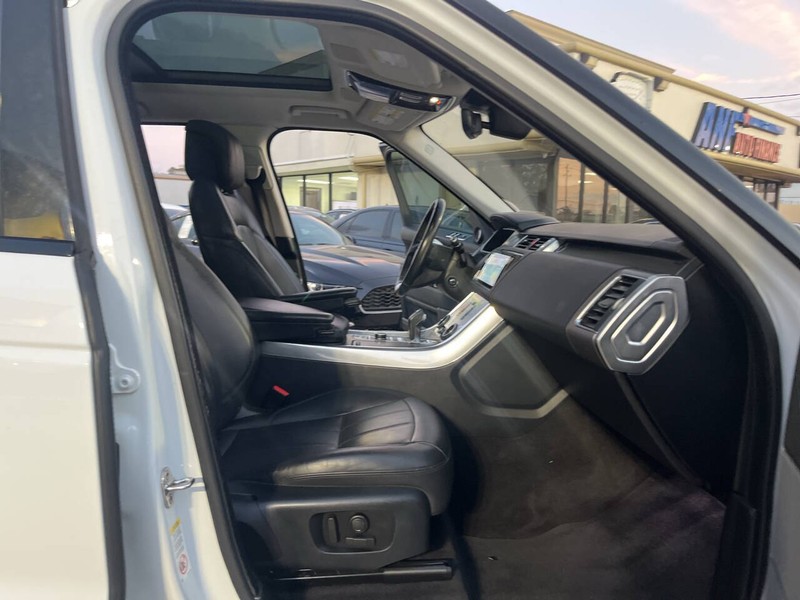 Land Rover Range Rover Sport Vehicle Image 24