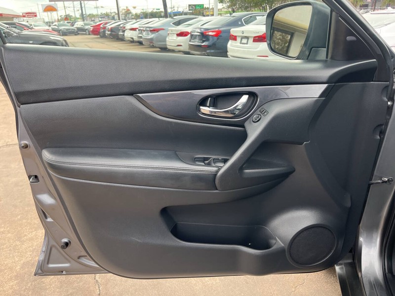 Nissan Rogue Vehicle Image 08