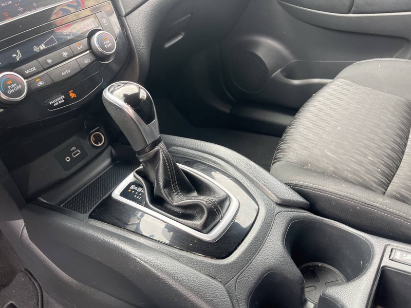 Nissan Rogue Vehicle Image 13