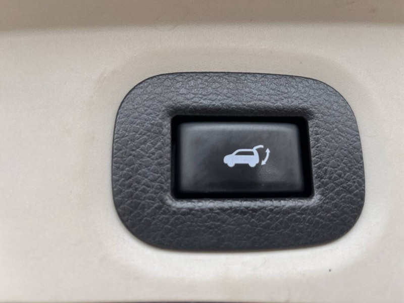 Nissan Rogue Vehicle Image 18