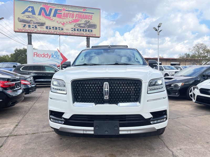 Lincoln Navigator L Vehicle Image 02