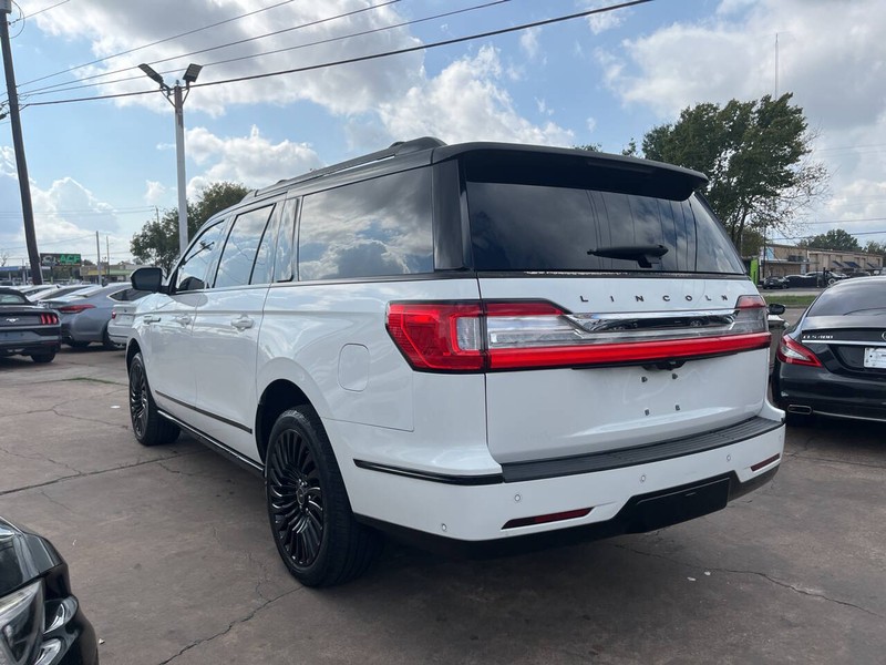 Lincoln Navigator L Vehicle Image 03