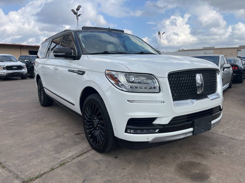 Lincoln Navigator L Vehicle Image 06