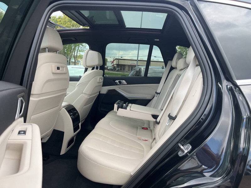 BMW X5 Vehicle Image 08