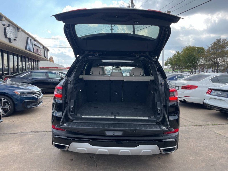 BMW X5 Vehicle Image 09