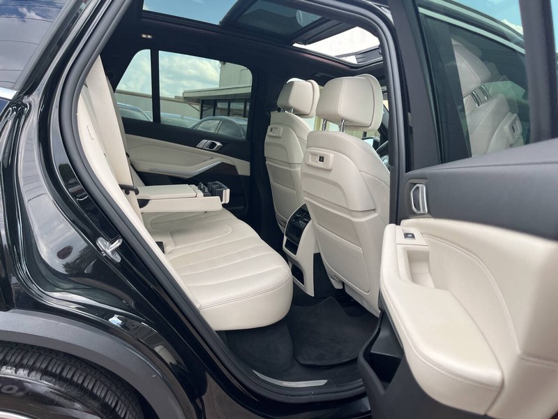 BMW X5 Vehicle Image 10