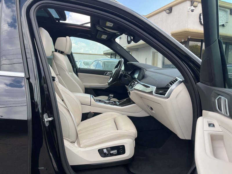 BMW X5 Vehicle Image 11