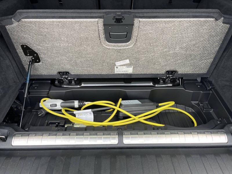 BMW X5 Vehicle Image 14