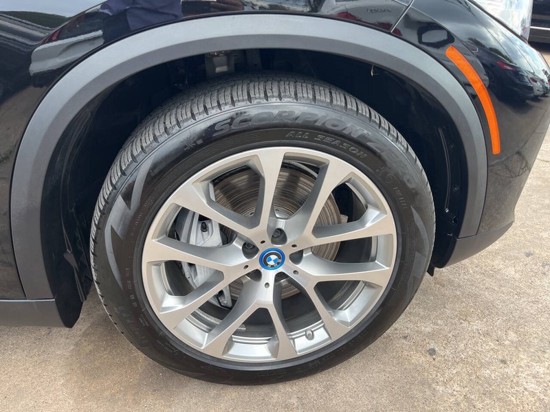 BMW X5 Vehicle Image 15