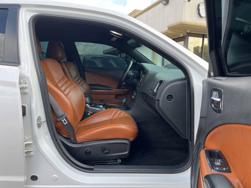 Dodge Charger Vehicle Image 16