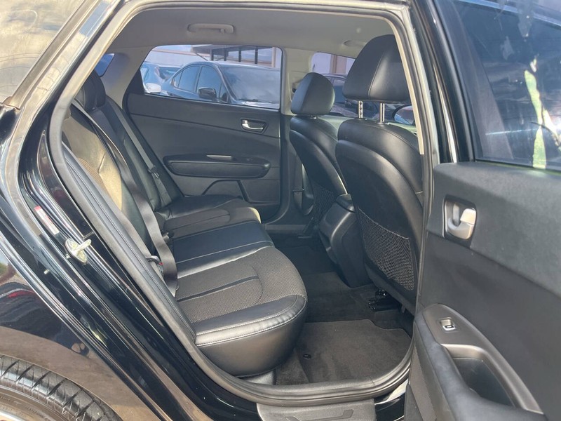 Kia Optima Vehicle Image 11