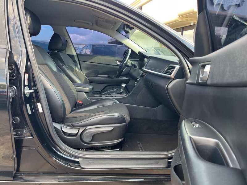 Kia Optima Vehicle Image 12