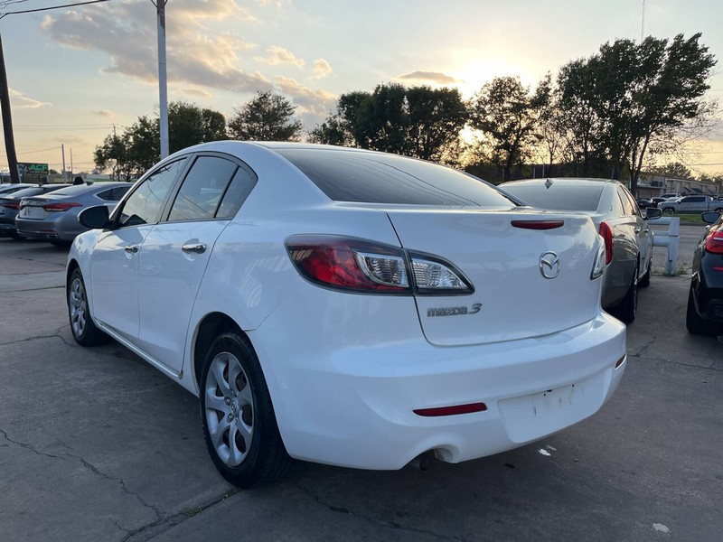 Mazda Mazda3 Sedan Vehicle Image 03