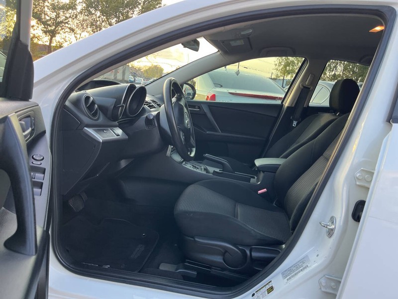 Mazda Mazda3 Sedan Vehicle Image 07