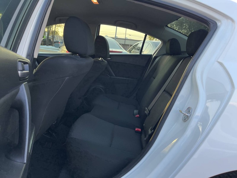 Mazda Mazda3 Sedan Vehicle Image 08