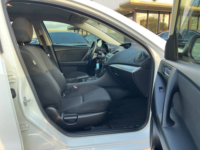 Mazda Mazda3 Sedan Vehicle Image 10