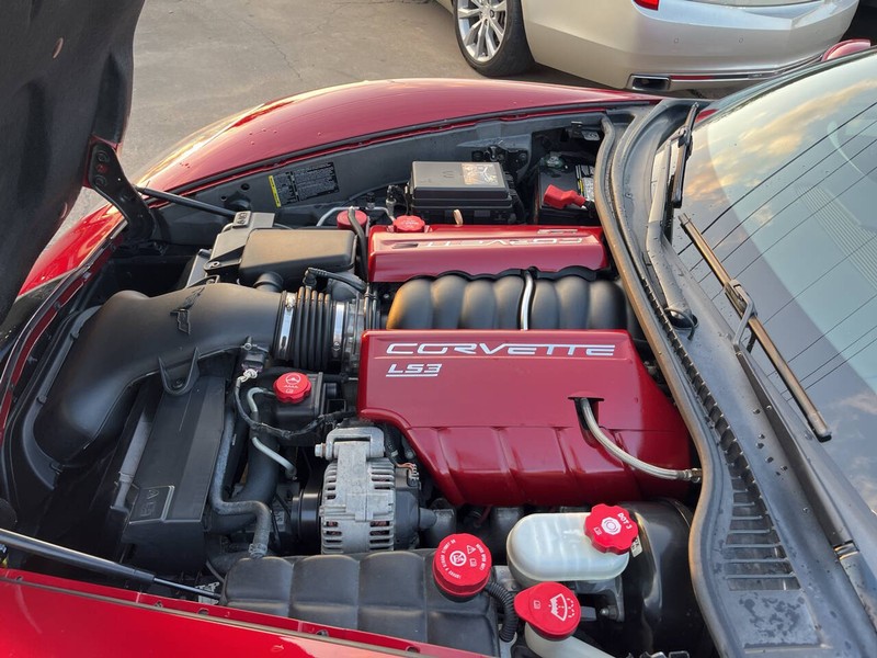 Chevrolet Corvette Vehicle Image 10