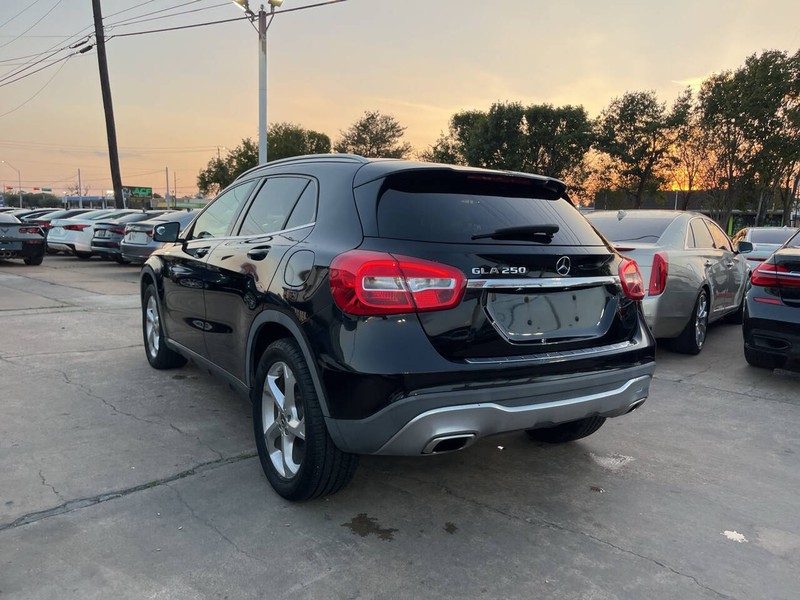 Mercedes-Benz GLA Vehicle Image 03