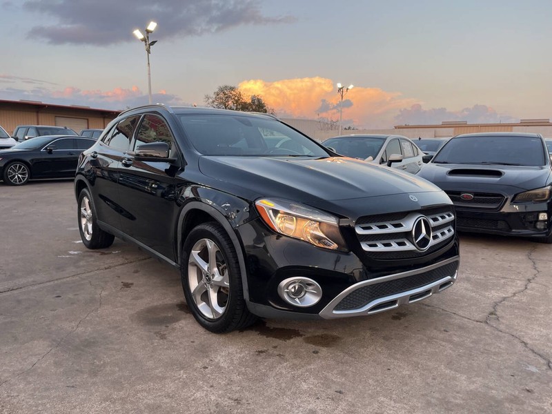 Mercedes-Benz GLA Vehicle Image 06