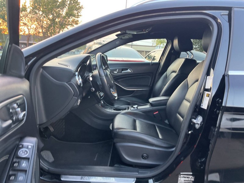 Mercedes-Benz GLA Vehicle Image 07