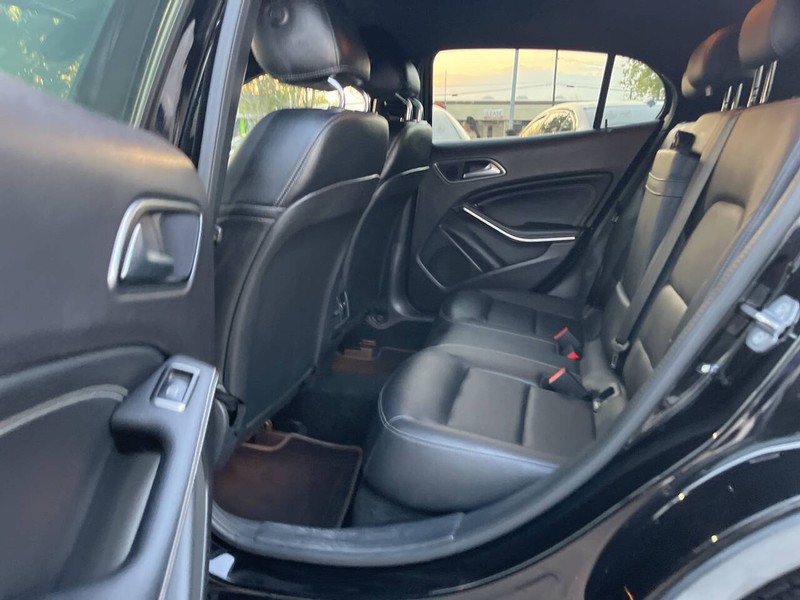 Mercedes-Benz GLA Vehicle Image 08