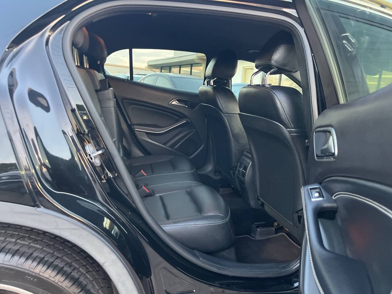 Mercedes-Benz GLA Vehicle Image 10