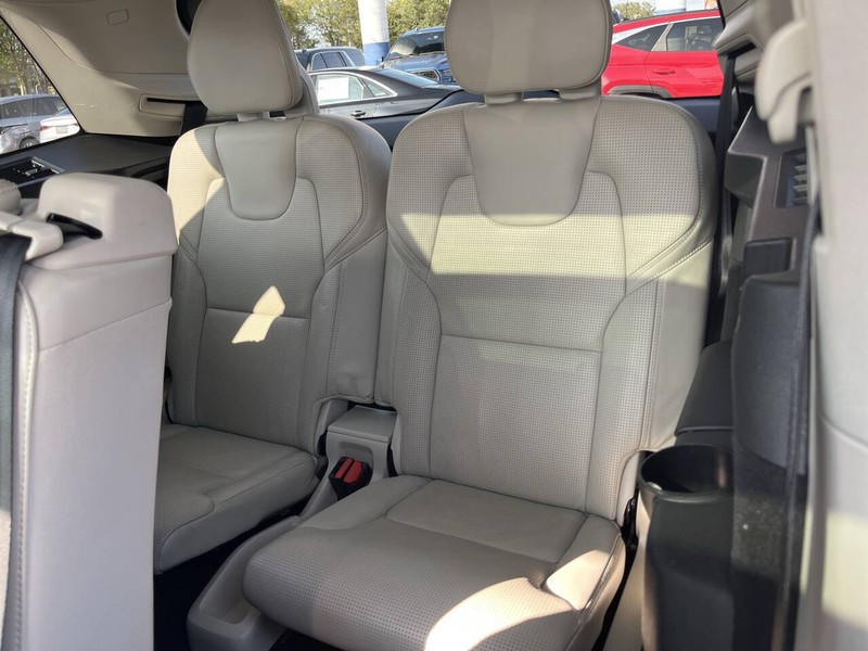 Volvo XC90 Vehicle Image 09