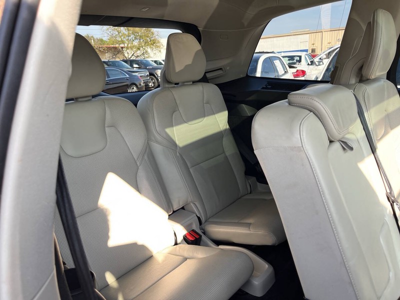 Volvo XC90 Vehicle Image 12
