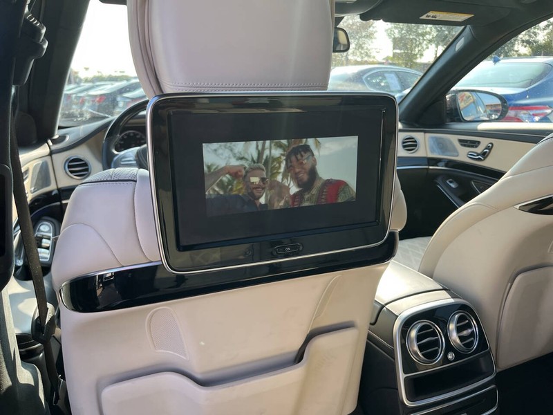 Mercedes-Benz S-Class Vehicle Image 10