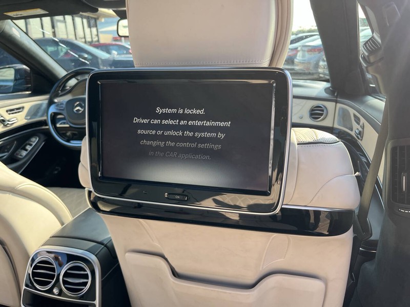 Mercedes-Benz S-Class Vehicle Image 13