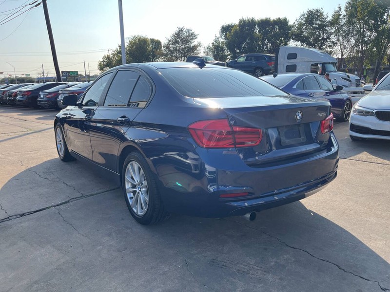 BMW 3 Series Vehicle Image 03