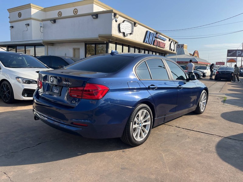 BMW 3 Series Vehicle Image 05