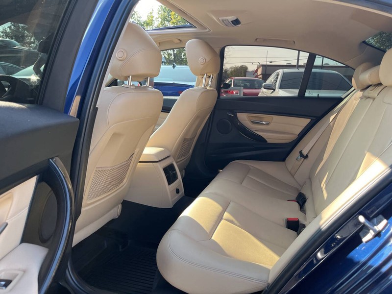 BMW 3 Series Vehicle Image 08